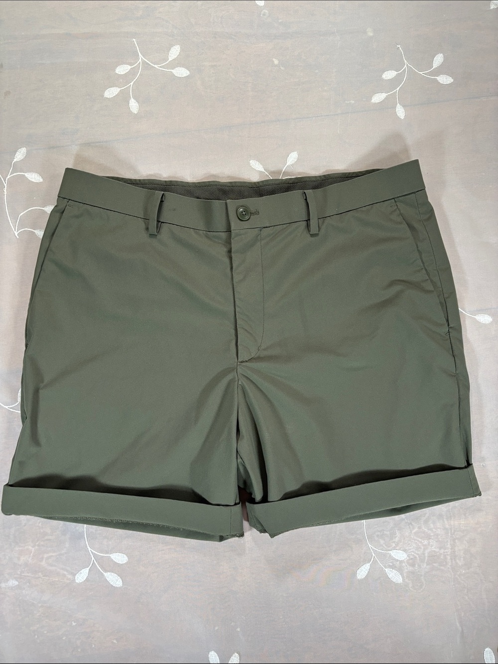 Men's Uniqlo AirSense Olive Green Performance Sport Shorts Medium